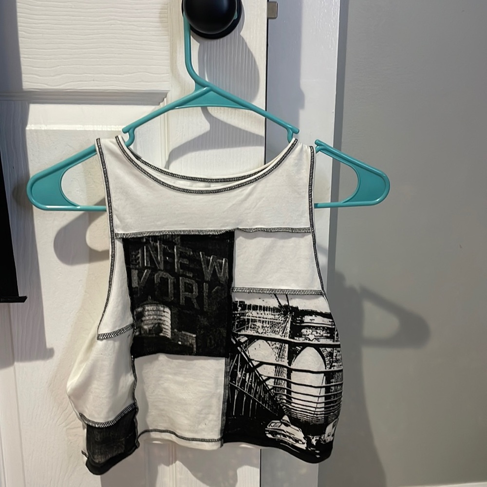 Hollister social tourist top